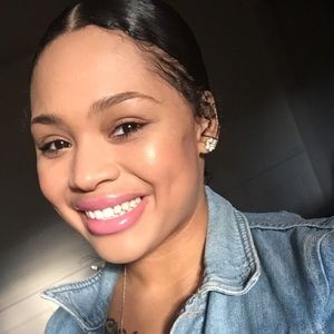 Meet your Posher, Antonique